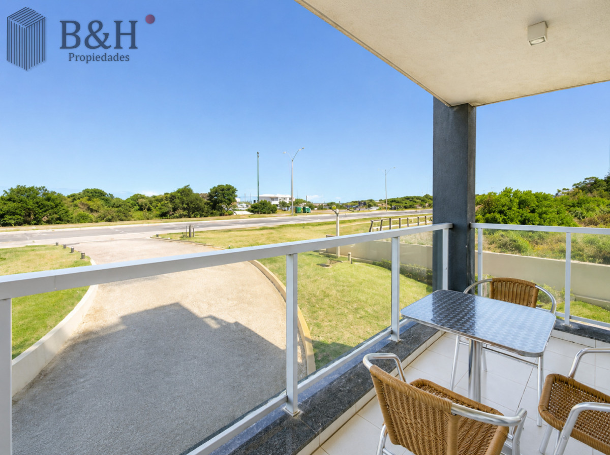Apartamento ID.7480 - Apartamento de 3 Dormitorios en Primera Línea del Mar, Playa Brava Punta del Este