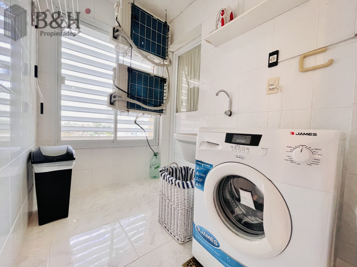Apartamento ID.2030 - Apartamento de 3 Dormitorios sobre Playa Mansa, en Venta y Alquiler