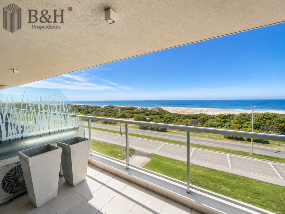 Apartamento ID.8125 - Moderno Apartamento de 3 Dormitorios en Primera Línea del Mar. Blue Marine, Playa Brava Punta del Este