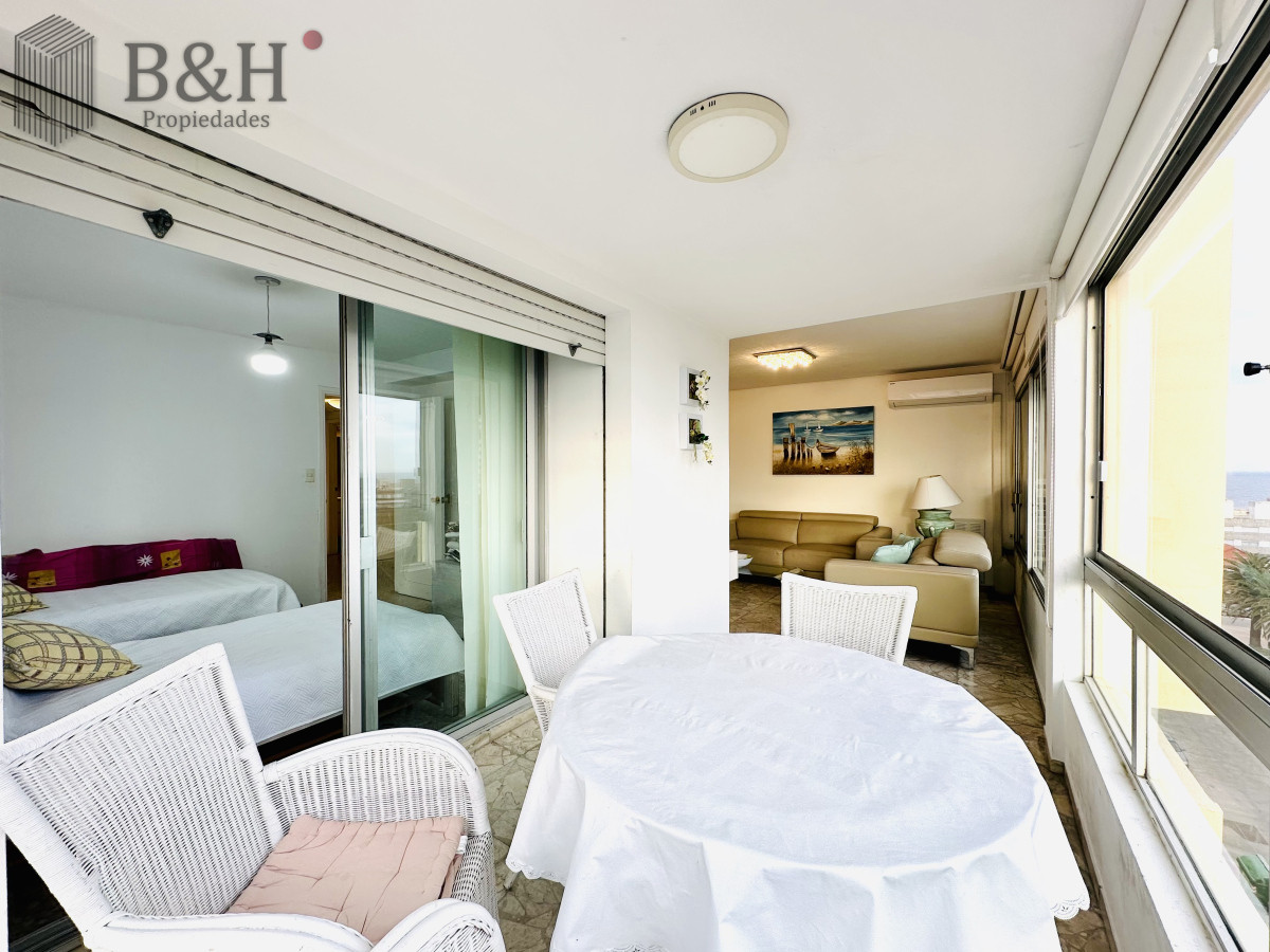 Apartamento ID.6888 - Venta de apartamento en Península de Punta del este con 3 dormitorios y 2 baños reciclado 