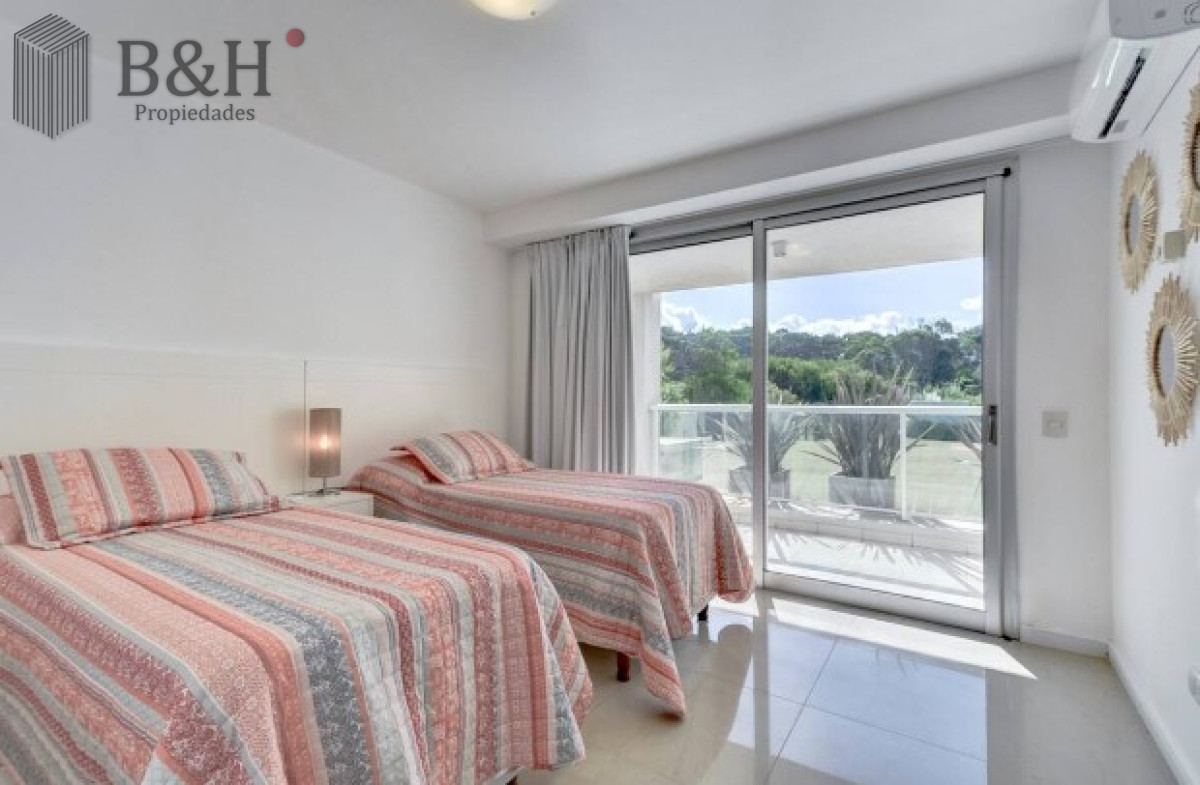 Apartamento ID.2176 - Apartamento de 3 Dormitorios en Venta Primera Línea del Mar, Playa Brava Punta del Este