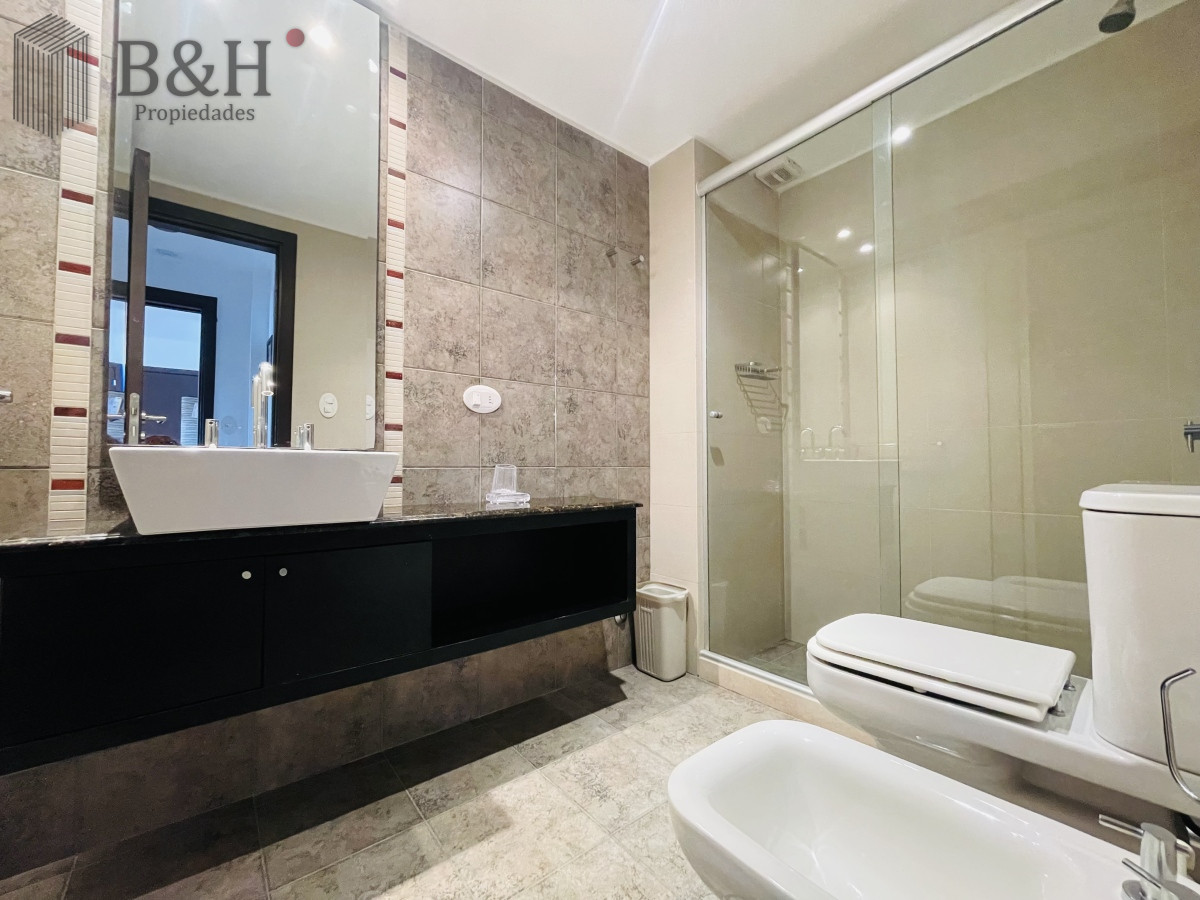 Apartamento ID.3186 - Apartamento con Vista al Mar de 2 Dormitorios a Una Cuadra de la Playa, Punta del Este