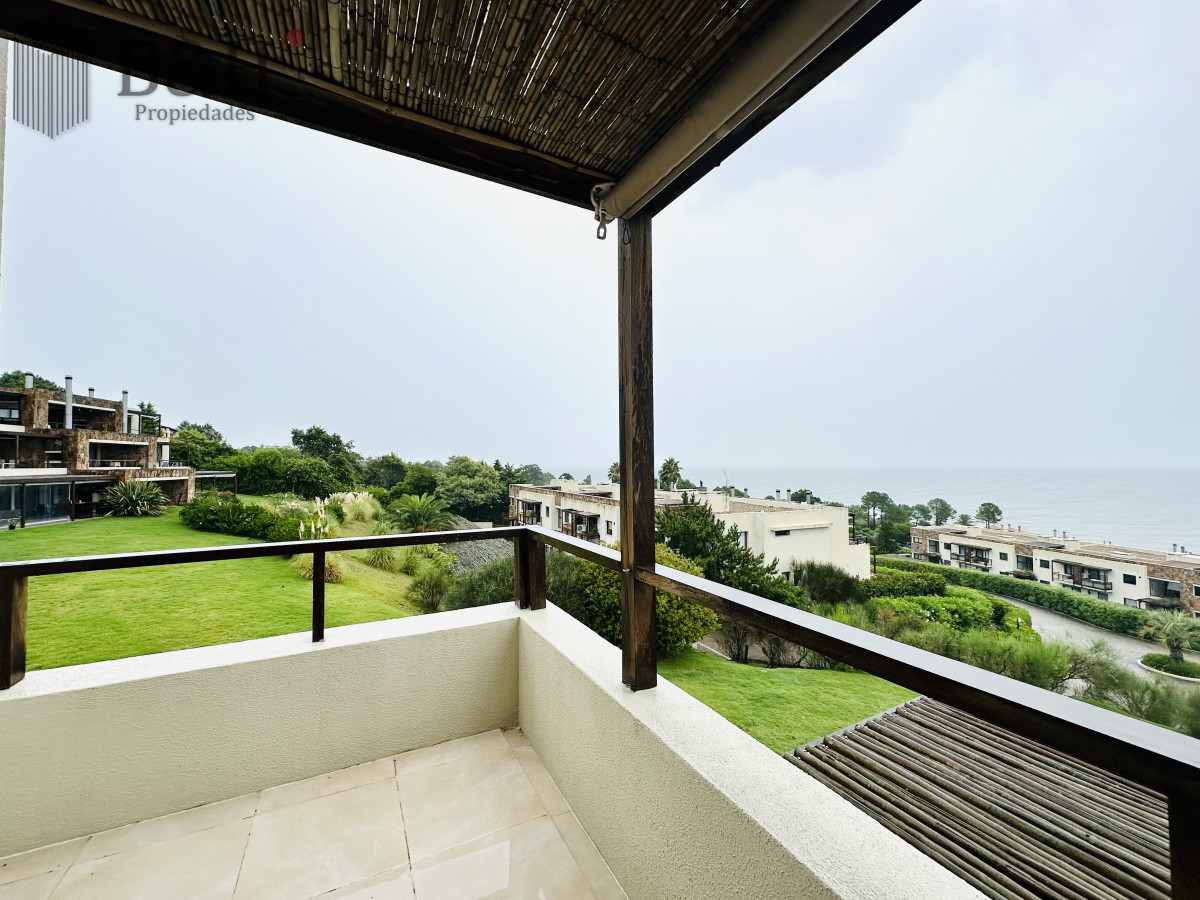 Apartamento ID.6472 - Excelente y amplio departamento duplex en venta de 3 dormitorios mas dependencia con parrillero, Punta Ballena
