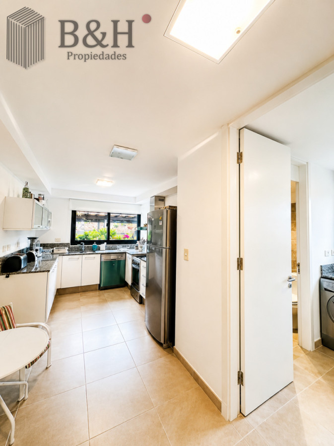 Apartamento ID.6472 - Excelente y amplio departamento duplex en venta de 3 dormitorios mas dependencia con parrillero, Punta Ballena
