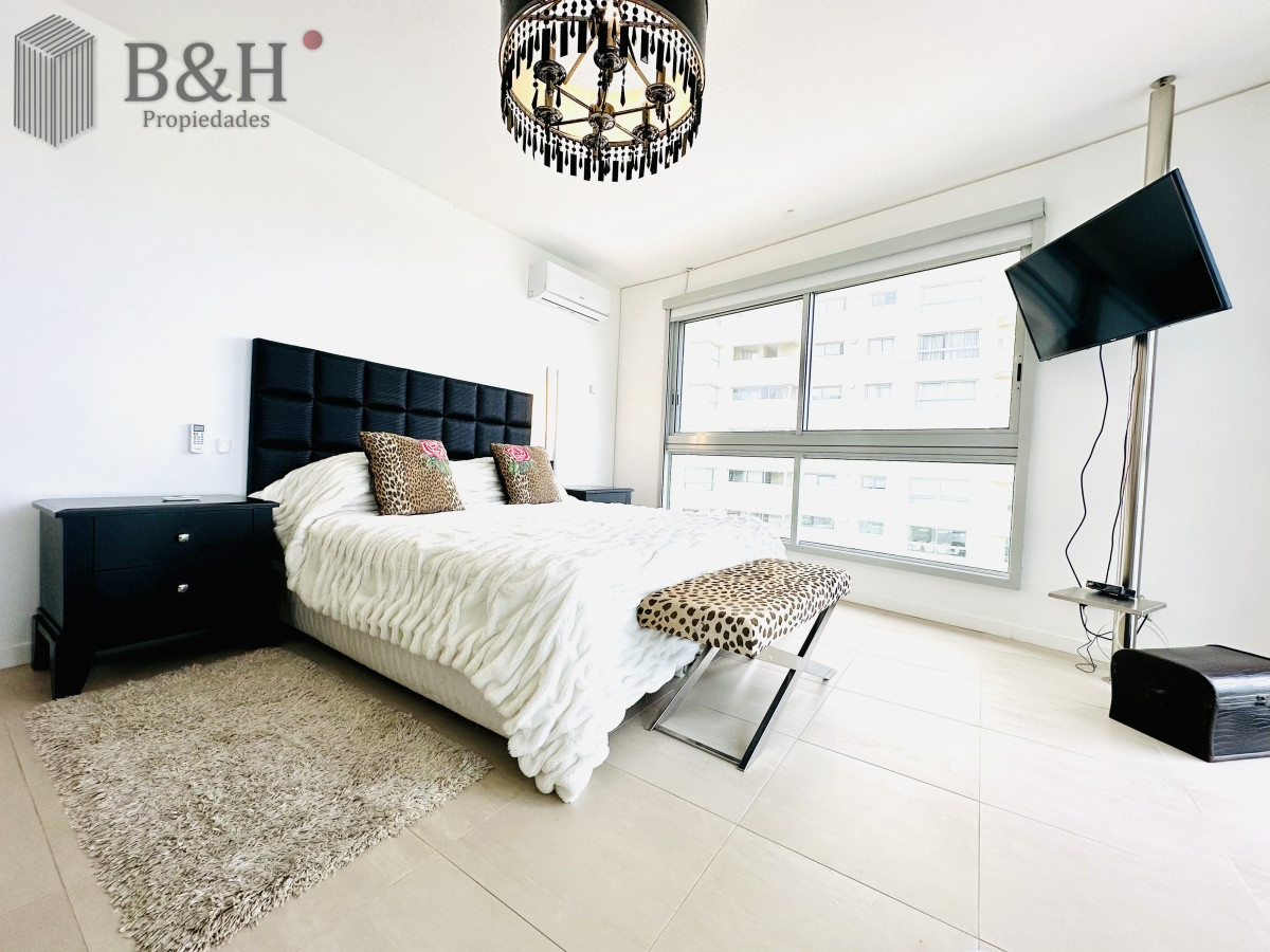 Apartamento ID.2690 - Oportunidad en Venta y Alquiler temporal de maravilloso departamento esquinero en Torre Le Parc, Playa Brava, Punta del Este