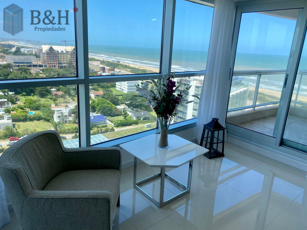 Apartamento ID.5766 - Moderno Departamento de 3 Dormitorios con Parrillero y vista al Mar en Playa Brava