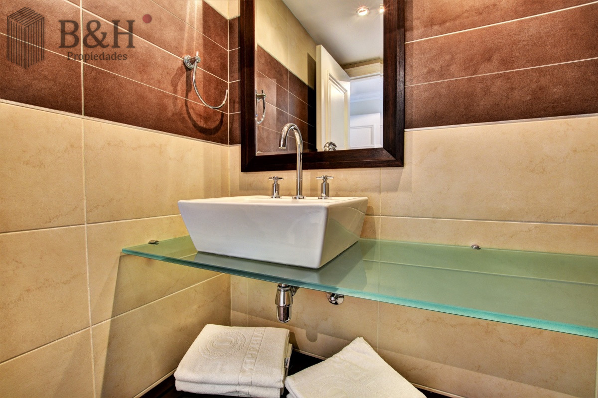 Apartamento ID.5238 - Apartamento de 3 Dormitorios en Imperiale, Frente al Mar  - Oportunidad en Venta