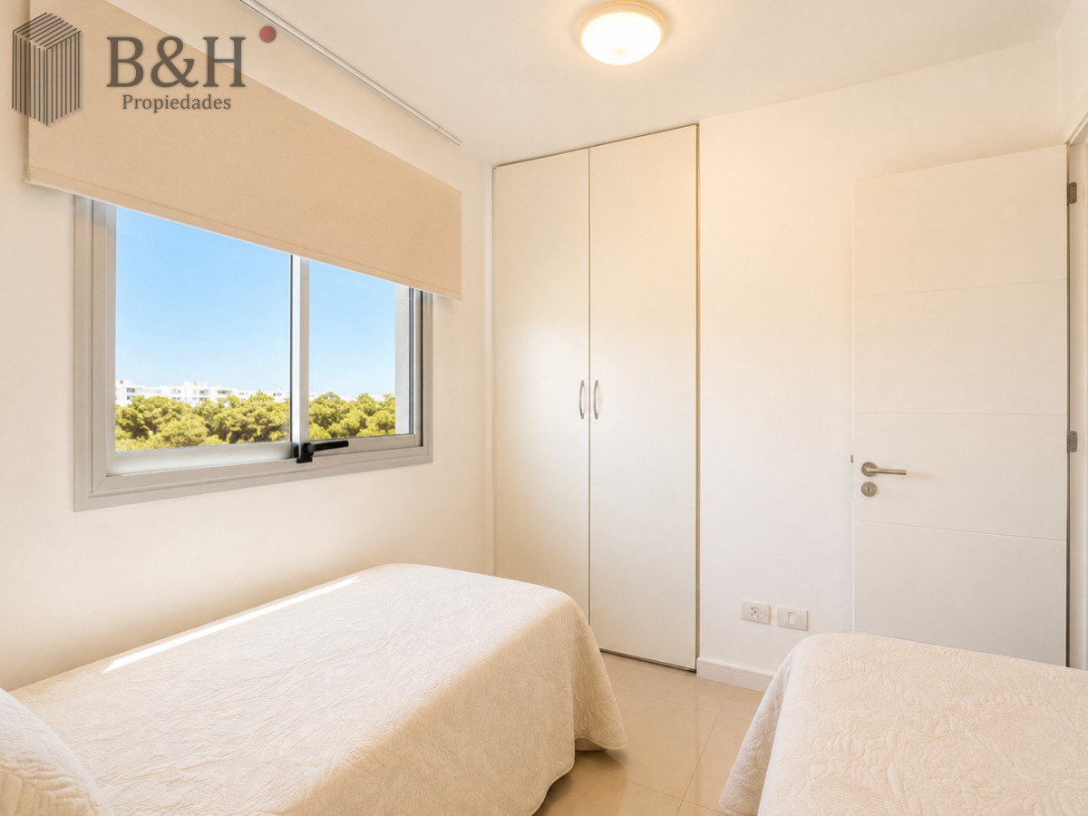 Apartamento ID.7480 - Apartamento de 3 Dormitorios en Primera Línea del Mar, Playa Brava Punta del Este