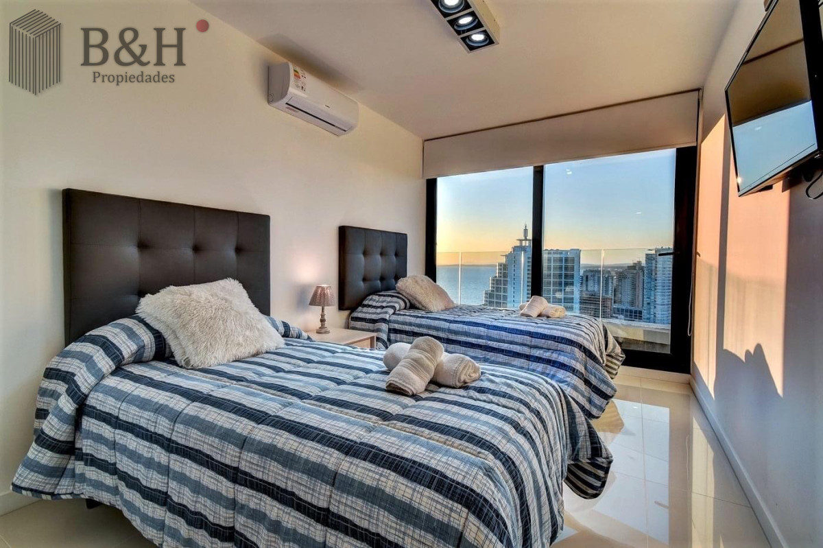 Apartamento ID.1241 - Alquiler temporario de apartamento de dos dormitorios con dos baños a pasos de la Playa y centro comercial, Punta del Este