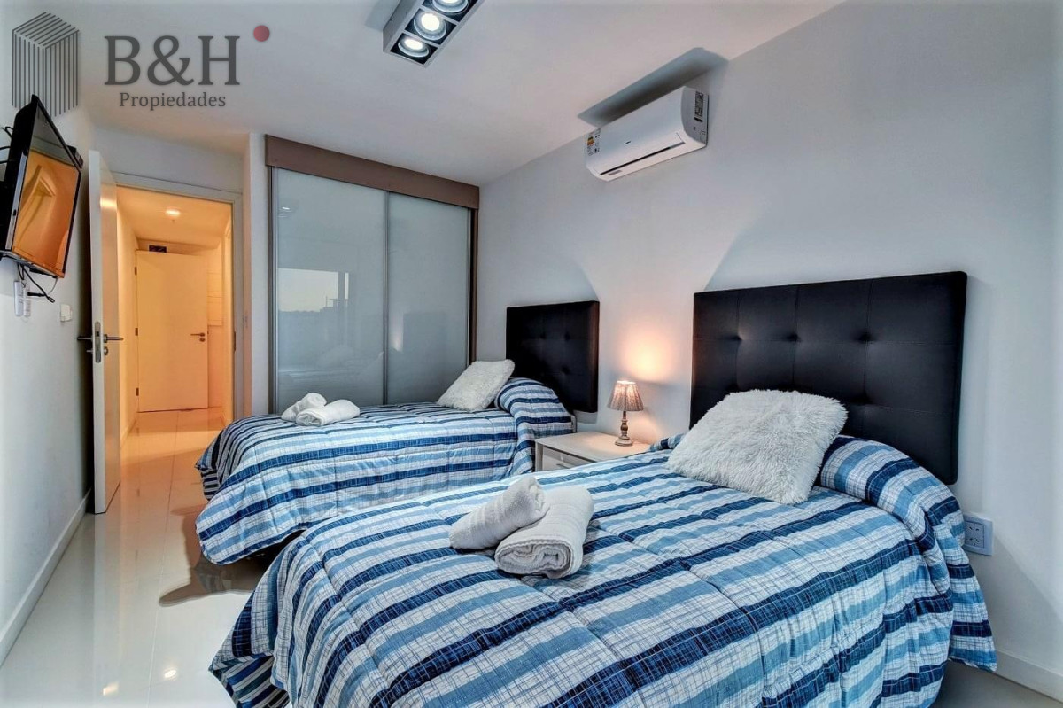 Apartamento ID.1241 - Alquiler temporario de apartamento de dos dormitorios con dos baños a pasos de la Playa y centro comercial, Punta del Este