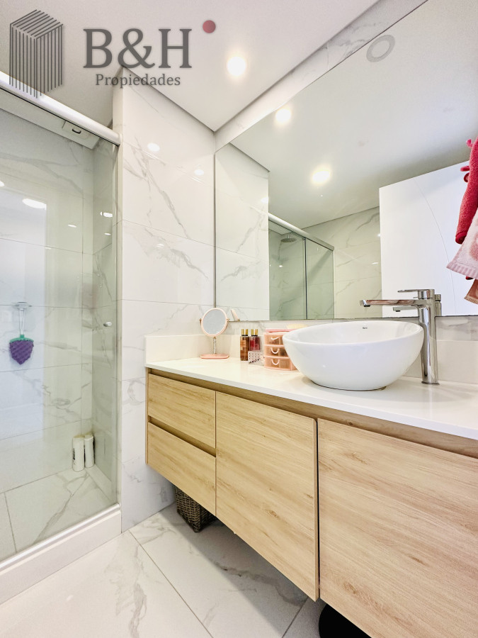 Apartamento ID.3916 - Apartamento Frente al Mar de 3 Dormitorios y Dependencia en Playa Mansa, Punta del Este 