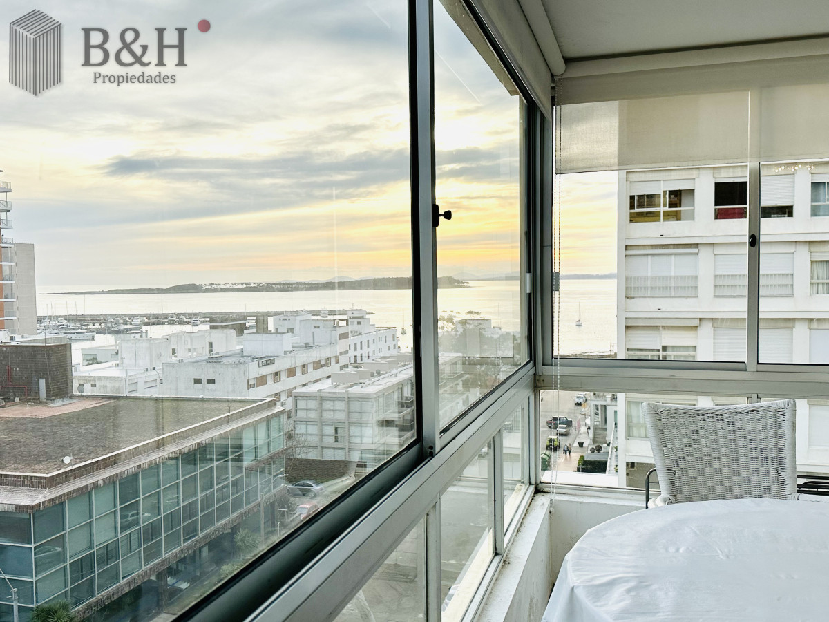 Apartamento ID.6888 - Venta de apartamento en Península de Punta del este con 3 dormitorios y 2 baños reciclado 