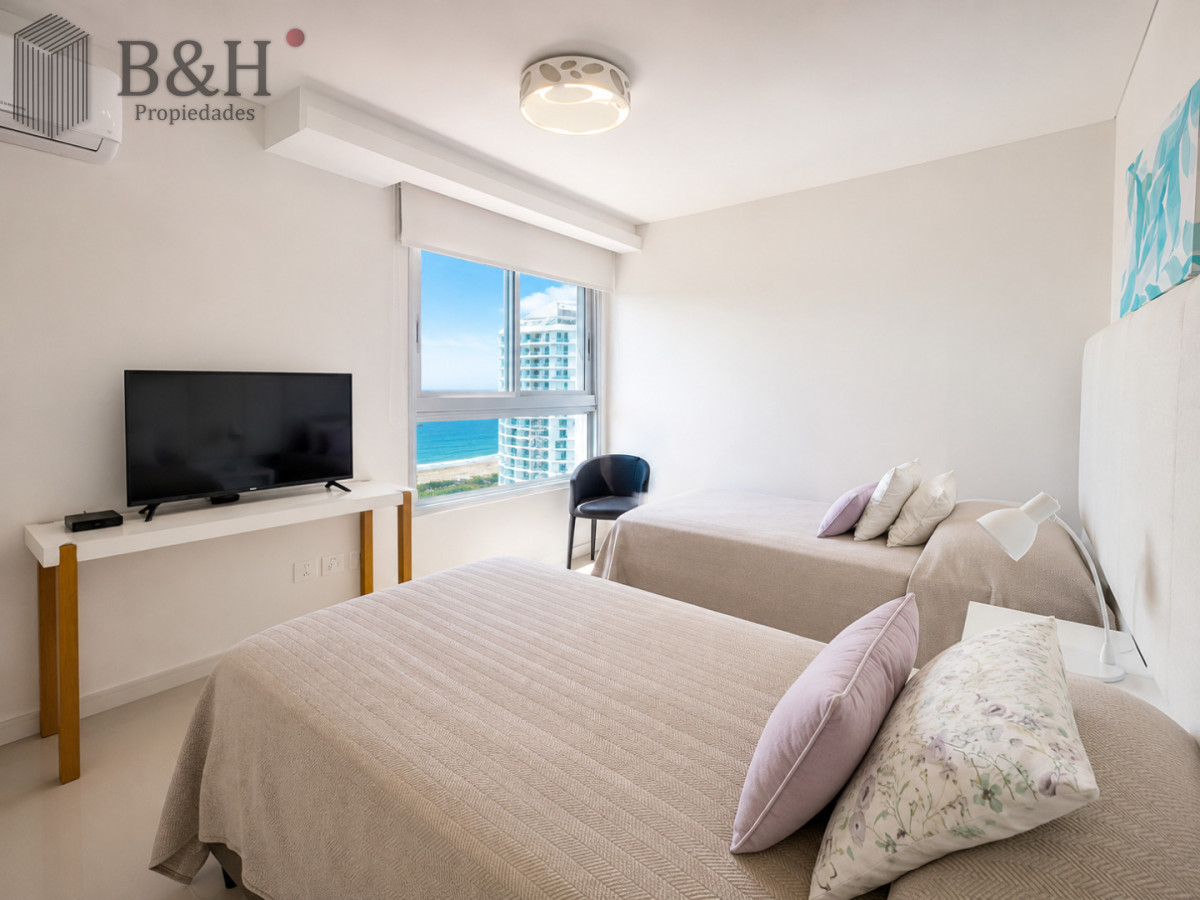 Apartamento ID.7925 - Moderno Apartamento de 3 Dormitorios con Parrillero propio y Dependencia, Playa Brava Punta del Este