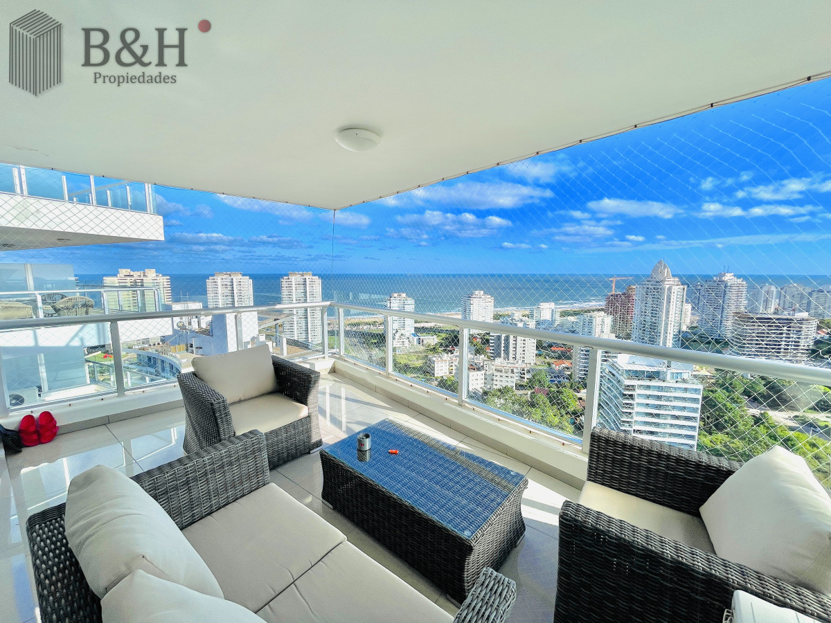 Apartamento ID.4465 -  Exclusivo Penthouse de 3 Dormitorios con Vistas panorámicas a Playa Brava, en Venta