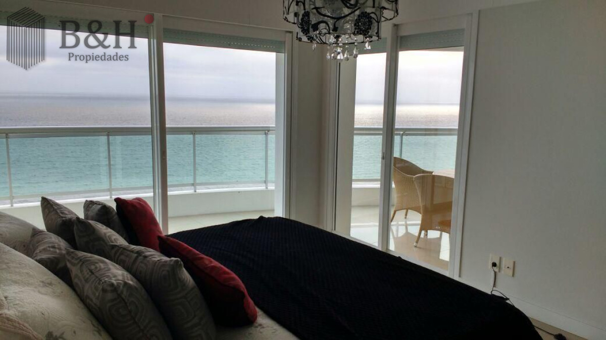 Apartamento ID.5426 - Alquiler temporario de apartamento en torre Premiun sobre playa Mansa de tres dormitorios