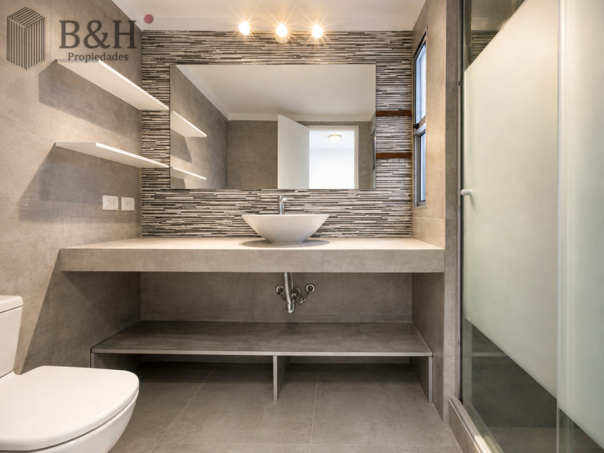 Apartamento ID.319 - Venta y alquiler anual de amplio apartamento de tres dormitorios completamente reciclado sobre Roosevelt, Punta del Este