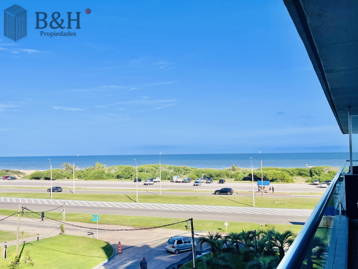 Apartamento ID.414 - Apartamento de 2 Dormitorios y Parrillero Frente a Playa Brava, Punta del Este