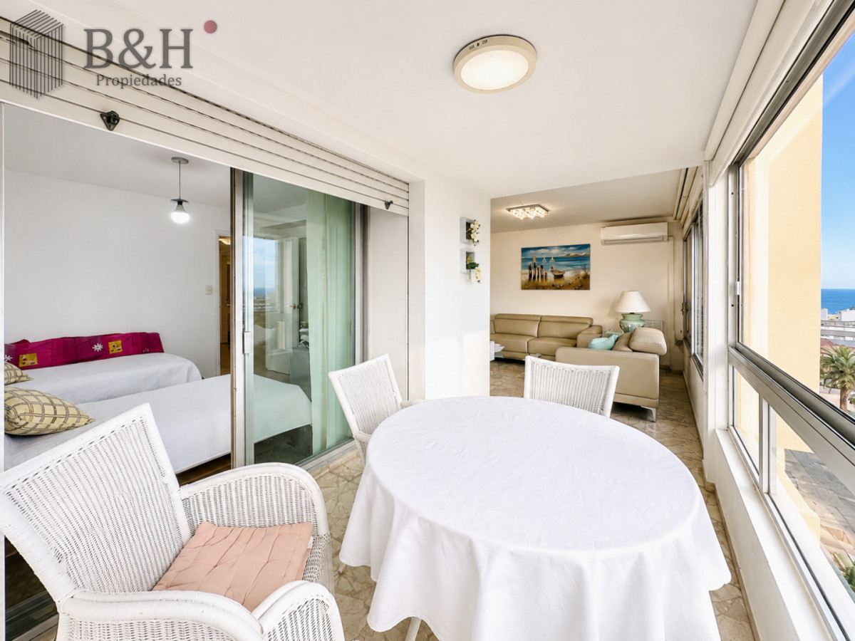 Apartamento ID.6888 - Venta de apartamento en Península de Punta del este con 3 dormitorios y 2 baños reciclado 