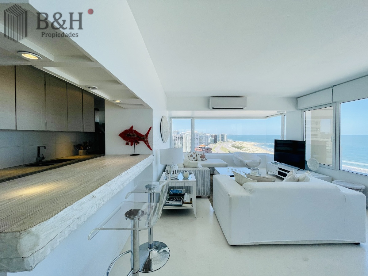 Apartamento ID.1426 - Alquiler temporario de maravilloso departamento piso alto de tres dormitorios, Peninsula, Punta del Este