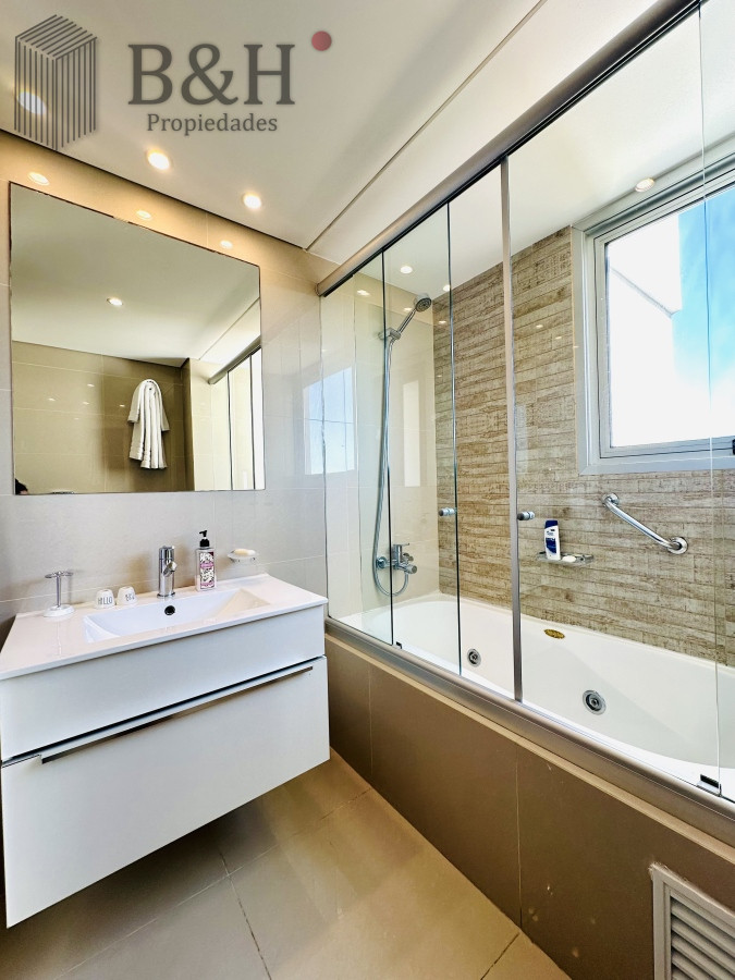 Apartamento ID.3369 - Alquiler de temporada de apartamento en playa Brava de 2 dormitorios mas dependencia de servicio
