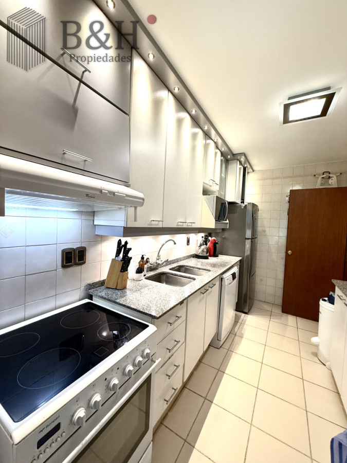 Apartamento ID.7163 - Apartamento en venta playa Mansa de 4 dormitorios y amplia terraza con parrillero propio 