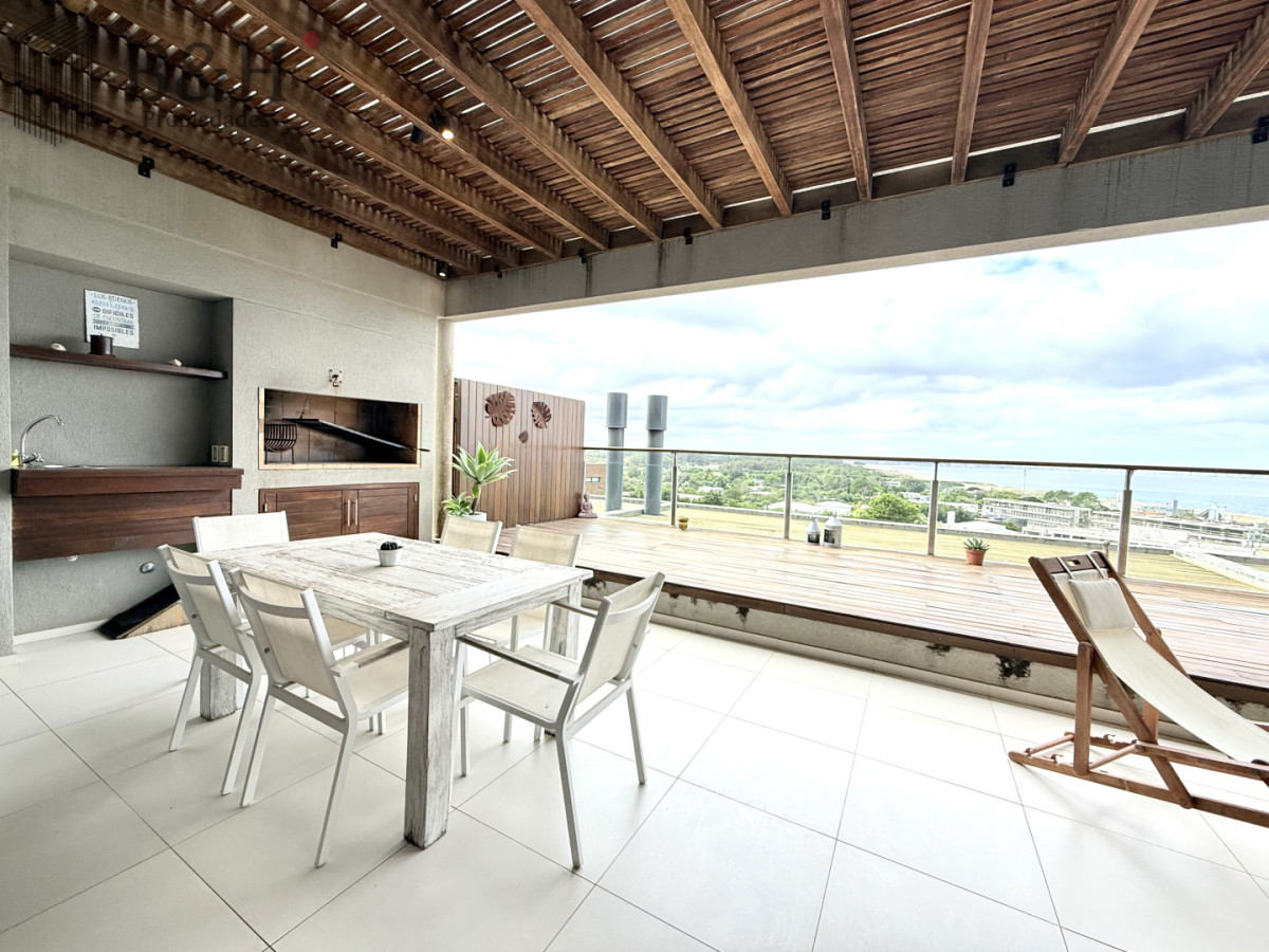 Apartamento ID.7065 - Venta de hermoso departamento de 2 dormitorios más parrillero en Punta Ballena 