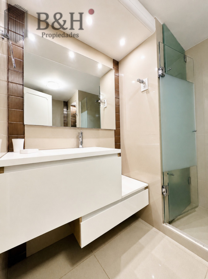 Apartamento ID.6888 - Venta de apartamento en Península de Punta del este con 3 dormitorios y 2 baños reciclado 