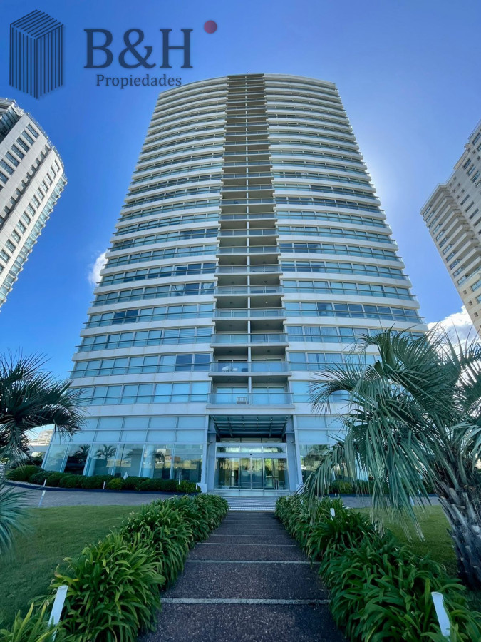 Apartamento ID.2690 - Oportunidad en Venta y Alquiler temporal de maravilloso departamento esquinero en Torre Le Parc, Playa Brava, Punta del Este