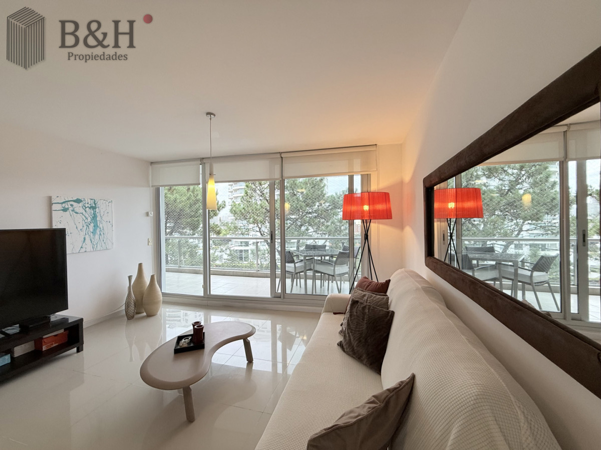 Apartamento ID.6866 - Alquiler Anual Moderno Apartamento de 2 Dormitorios, Roosevelt cerca de Playa Brava