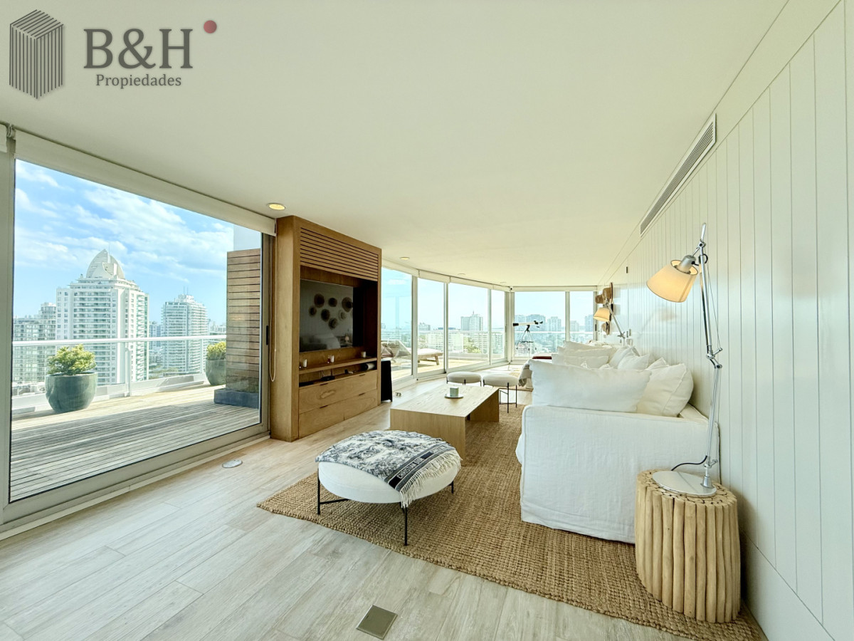 Apartamento ID.6402 - Apartamento Penthouse finamente decorado de 3 dormitorios con parrillero propio en alquiler temporario, Roosevelt Brava, Punta del Este