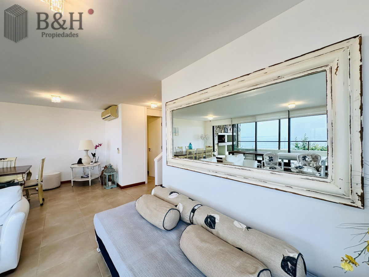 Apartamento ID.6472 - Excelente y amplio departamento duplex en venta de 3 dormitorios mas dependencia con parrillero, Punta Ballena