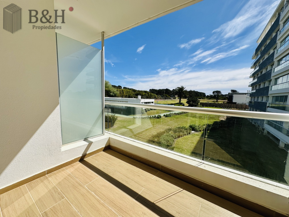 Apartamento ID.3421 - Alquiler temporario de Apartamento de 2 Dormitorios en edificio Silente Playa Brava