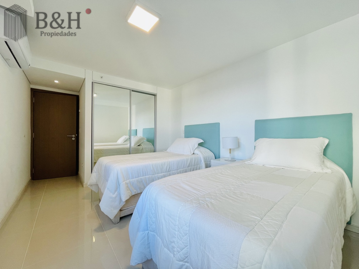 Apartamento ID.3261 - Apartamento piso alto con Vista de 3 Dormitorios y Parrillero en Playa Brava, Punta del Este 
