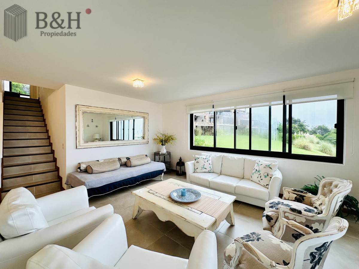 Apartamento ID.6472 - Excelente y amplio departamento duplex en venta de 3 dormitorios mas dependencia con parrillero, Punta Ballena