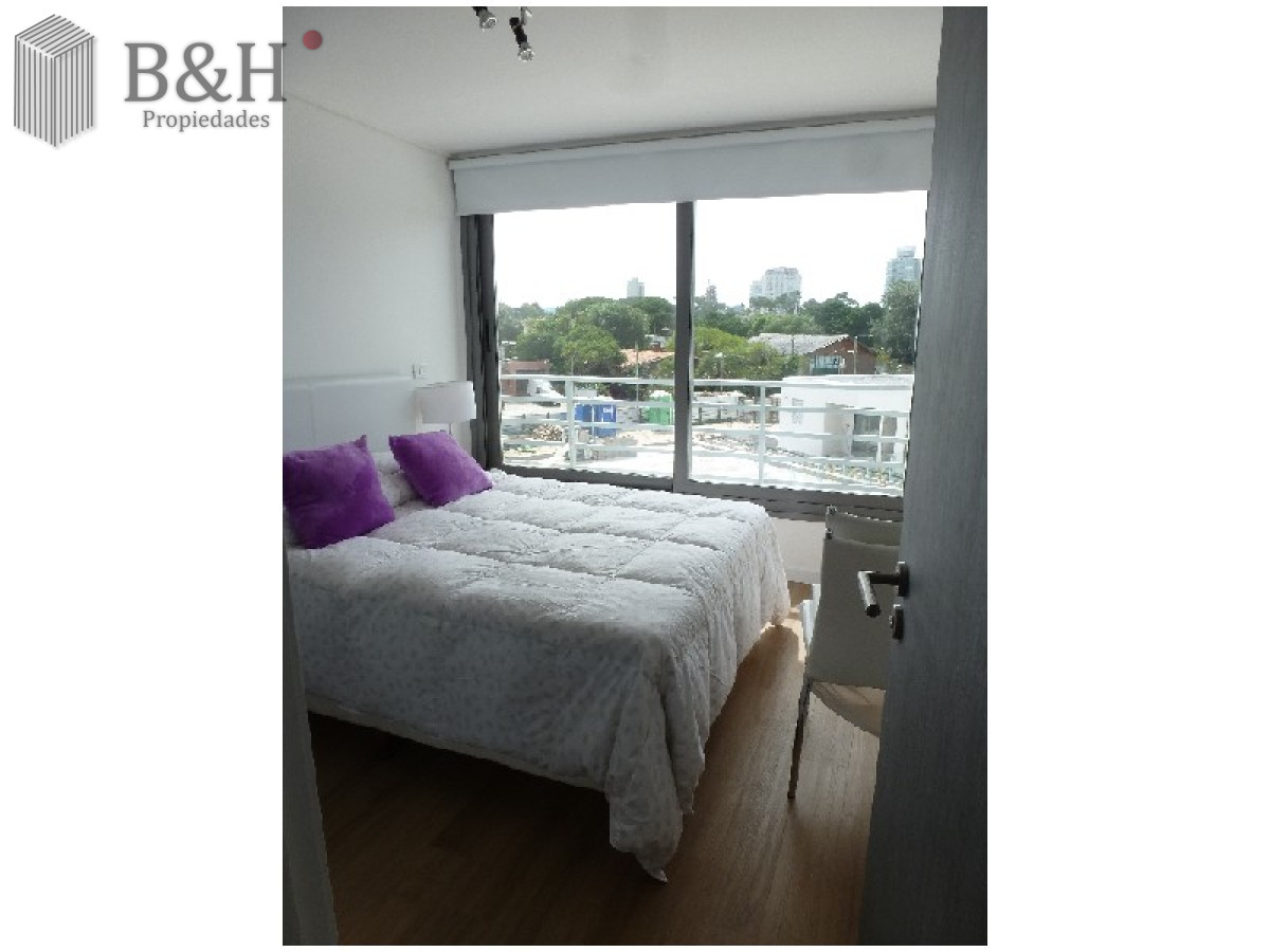 Apartamento ID.4572 - Alquiler temporal de apartamento de dos dormitorios con dos baños en Playa Mansa, Punta del Este