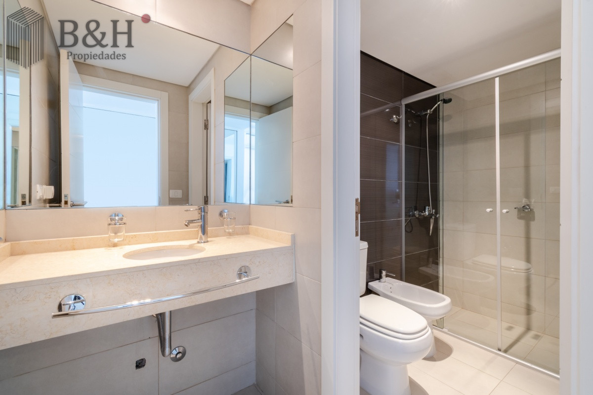 Apartamento ID.473 - Apartamento de 2 Dormitorios en Playa Brava con Vista al Mar - Venta
