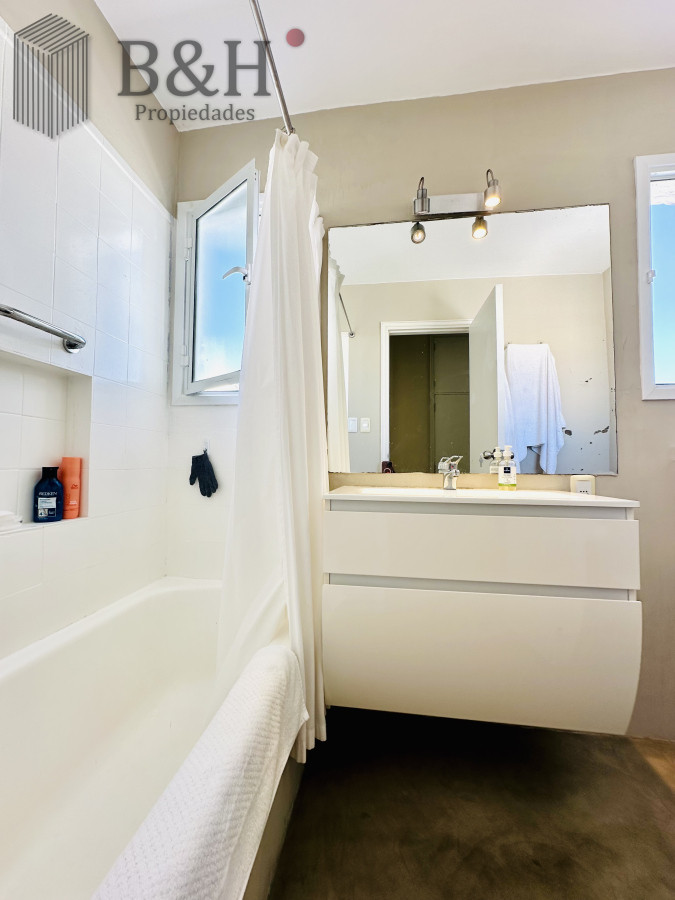 Apartamento ID.4141 - Alquiler y venta de apartamento con vista al Mar en Península de 3 dormitorios mas dependencia