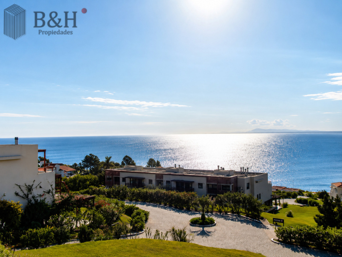 Apartamento ID.6472 - Excelente y amplio departamento duplex en venta de 3 dormitorios mas dependencia con parrillero, Punta Ballena