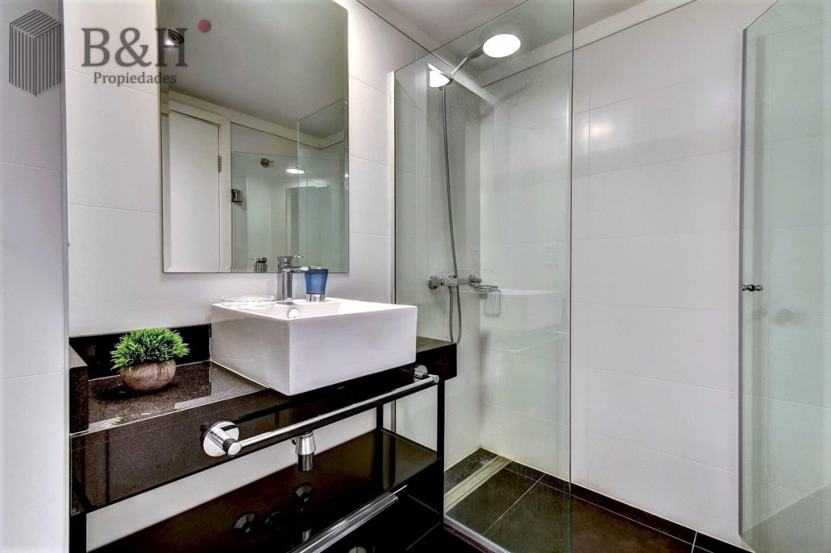 Apartamento ID.1241 - Alquiler temporario de apartamento de dos dormitorios con dos baños a pasos de la Playa y centro comercial, Punta del Este