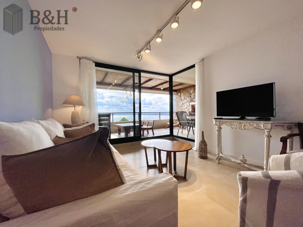 Apartamento ID.1543 - Venta y alquiler de apartamento de dos dormitorios con parrillero de uso exclusivo en Punta Ballena