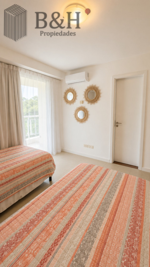 Apartamento ID.7480 - Apartamento de 3 Dormitorios en Primera Línea del Mar, Playa Brava Punta del Este