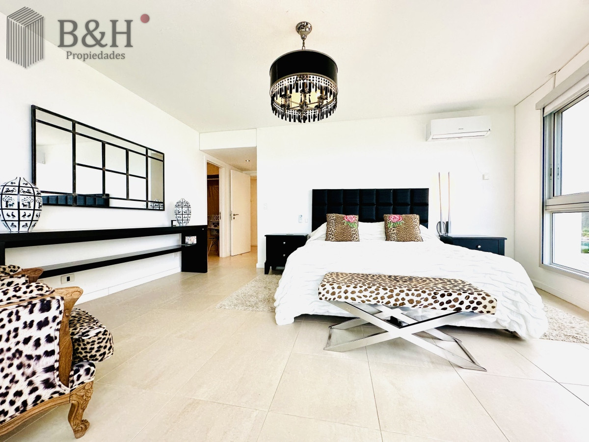 Apartamento ID.2690 - Oportunidad en Venta y Alquiler temporal de maravilloso departamento esquinero en Torre Le Parc, Playa Brava, Punta del Este