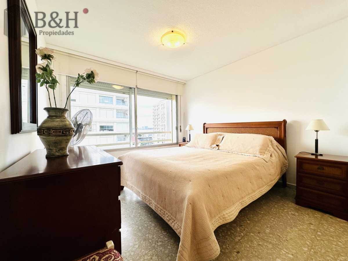 Apartamento ID.6888 - Venta de apartamento en Península de Punta del este con 3 dormitorios y 2 baños reciclado 