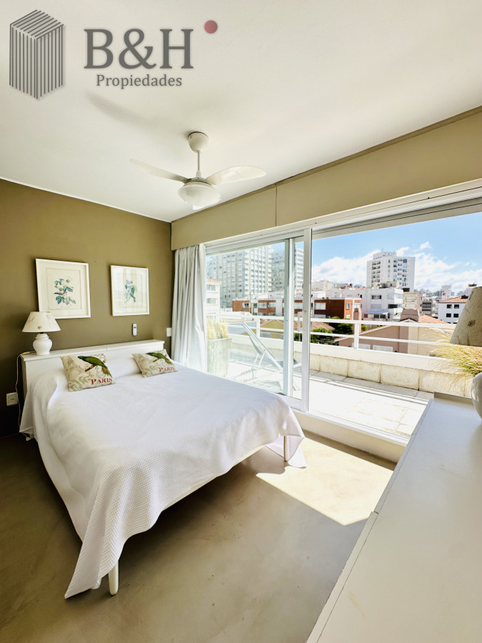 Apartamento ID.4141 - Alquiler y venta de apartamento con vista al Mar en Península de 3 dormitorios mas dependencia