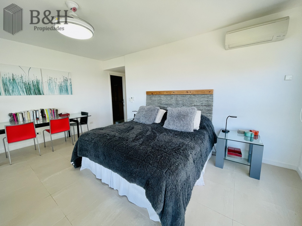 Apartamento ID.1233 - Venta y alquiler de departamento esquinero de tres dormitorios mas dependencia de servicio, Torre LE PARC, playa Brava. Punta del Este