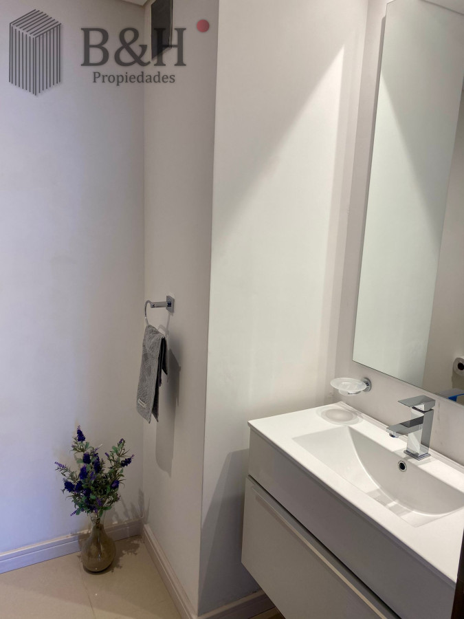 Apartamento ID.5766 - Moderno Departamento de 3 Dormitorios con Parrillero y vista al Mar en Playa Brava