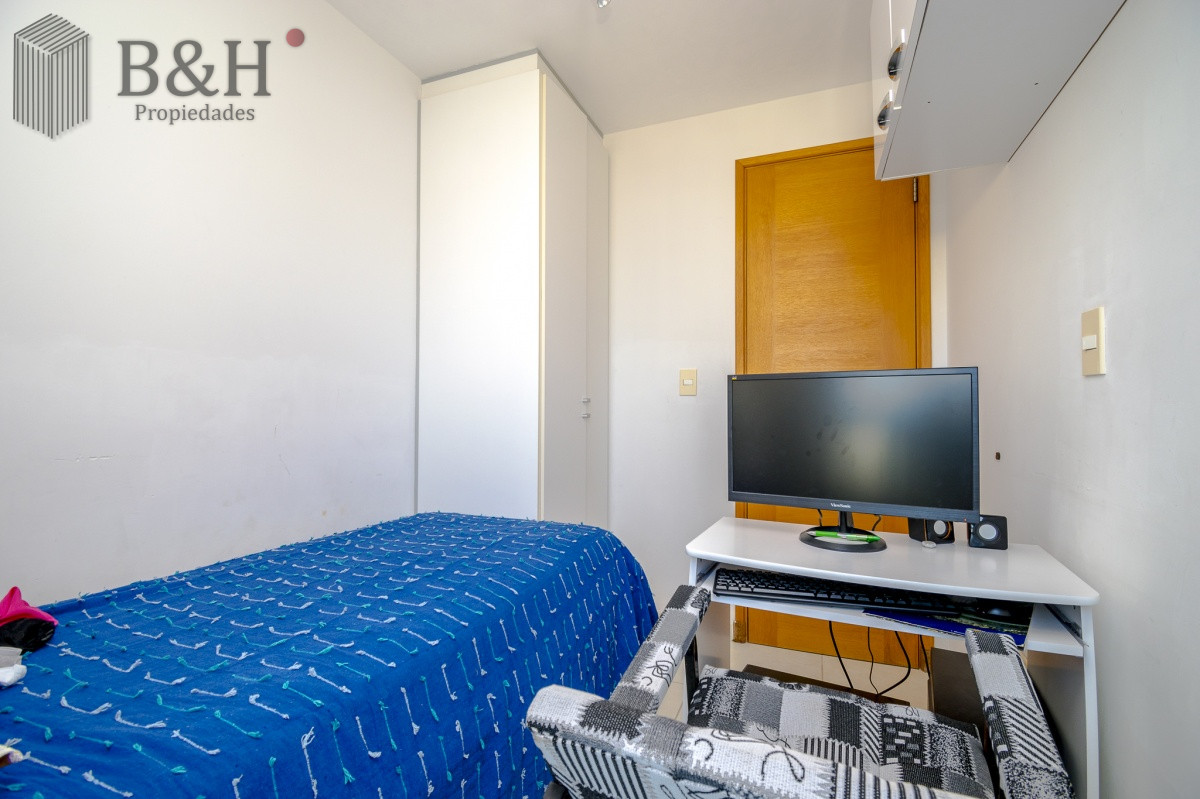 Apartamento ID.395 - Venta de apartamento de tres dormitorios más dependencia en playa Mansa, Punta del Este