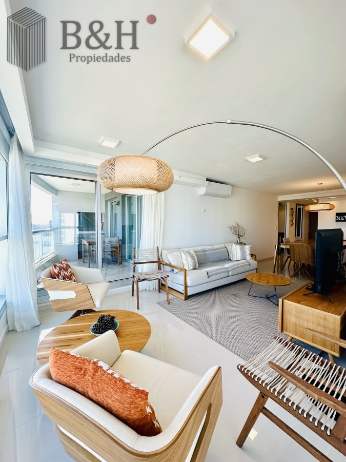 Apartamento ID.3369 - Alquiler de temporada de apartamento en playa Brava de 2 dormitorios mas dependencia de servicio