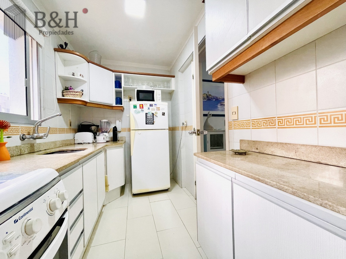 Apartamento ID.1629 - Apartamento de 2 Dormitorios en Península a Pocos Metros de Playa Brava - Venta