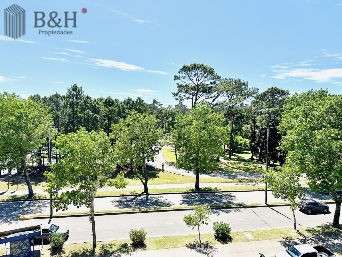 Apartamento ID.3708 - Apartamento en alquiler de 2 dormitorios con 2 baños sobre Roosevelt, Punta del Este